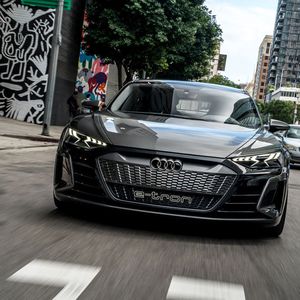 (Audi)