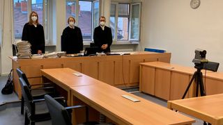 Die Verhandlung am Landgericht Frankfurt führte das Gericht pandemiebedingt über ein Videokonferenzsystem. (Bild: Rehberg / »kfz-betrieb«)