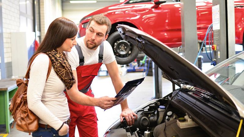 Die Reparaturkosten sind 2023 um knapp 40 Euro auf durchschnittlich 657 Euro gestiegen. (Bild:  industrieblick - stock.adobe.com)