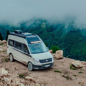Mit dem Camper-Van CV 595 X-Edition debütiert erstmals auch ein Allradler der beliebten Einsteigermarke Carado, die zur Erwin-Hymer-Gruppe gehört.(Bild:  Carado)
