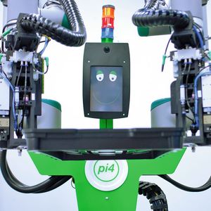 Bild 1: Der 2-armige pi4 workerbot3 der pi4 robotics GmbH aus Berlin kann komplexe Bewegungsaufgaben sehr effizient ausführen.