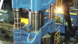 SUPERBOLT-Spannelement an Schmiedepresse: Spannelemente mit Vielfachschrauben sind eine Hilfe zum Vorspannen großer Schrauben.  Bild: SUPERBOLT Inc. (Archiv: Vogel Business Media)