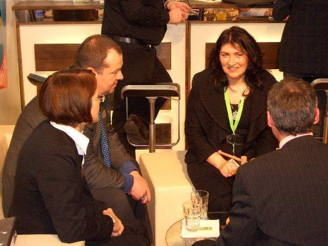ELEKTRONIKPRAXIS lädt traditionell am zweiten Messetag zum zünftigen Weißwurstfrühstück mit Weißbier zum Laugenbrezel ein (Archiv: Vogel Business Media)
