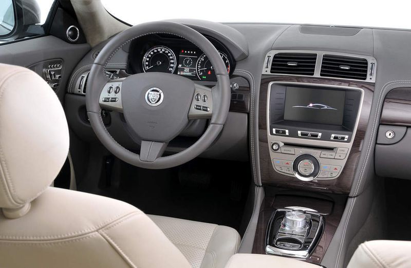 Ledersitze gehören im Jaguar XK zur Serienausstattung. (Archiv: Vogel Business Media)