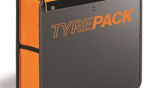 Einlegen, zuklappen, verplomben, fertig: Tyrepack macht das Reifenverpacken leicht. (Tyrepack)