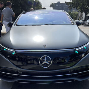 Neue Außenbeleuchtung: Mercedes erhält türkises Licht für autonomes Fahren  