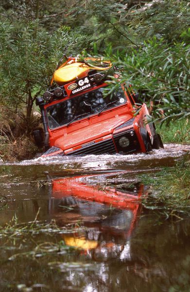 In den Nullerjahren des laufenden Jahrhunderts schickte Land Rover den Defender auf abenteuerliche Trips der G4 Challenges. (Bild: Land Rover)