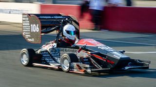Elektrifizierendes Wortspiel: Strohm und Söhne ist das Formula-Student-Team der Technischen Hochschule Nürnberg Georg Simon Ohm. (Bild: Strohm und Söhne e.V.)
