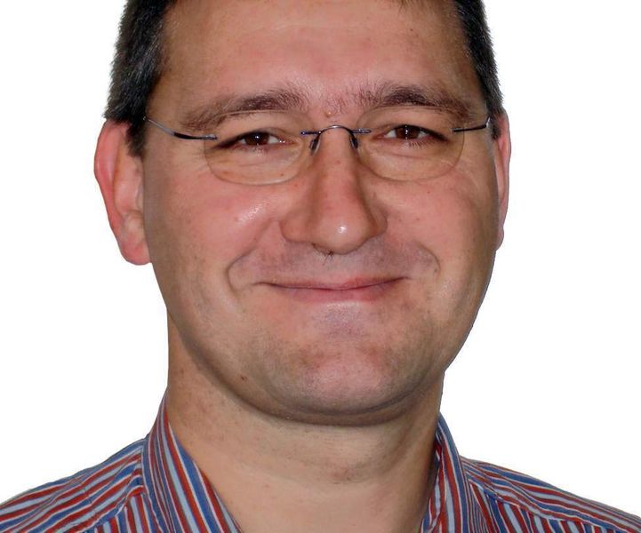Dr. Andreas Wierse, Geschäftsführer der Visenso GmbH: „Per Augmented Reality lassen sich am realen Werkzeug Prozesse – wie etwa der Tiefziehvorgang – sichtbar machen, die bislang im Verborgenen blieben.“ Bild: Visenso (Archiv: Vogel Business Media)