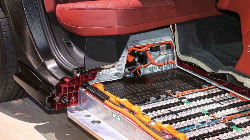 Die Schwellerstruktur des BMW iX wird durch das Hohlkammerprofil zum stabilen Verstärkungselement für die Karosserie. (Klasing)