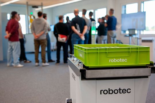 Robotec zeigte am Robotec TechDay 2026 in Seon wie 3D-Machine-Vision und KI das Automatisieren von komplexen Prozessen ermöglichen. (Bild:  Robotec)