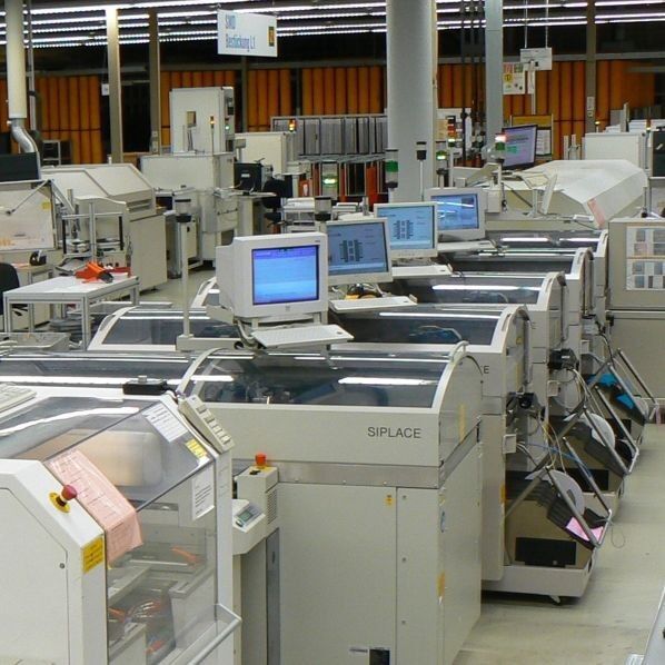 Die Industrie-4.0-Evaluierungsumgebung wird derzeit in der Fabrik des Elektronikzulieferers Limtronik aufgebaut. (Bild: Limtronik)