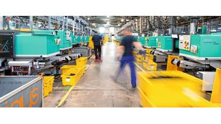 Insgesamt 500 neue Spritzgussmaschinen werden bei Igus in Köln aufgestellt; 100 ältere Spritzgussmaschinen wurden gegen 40 Prozent energieeffizientere getauscht. (Igus)