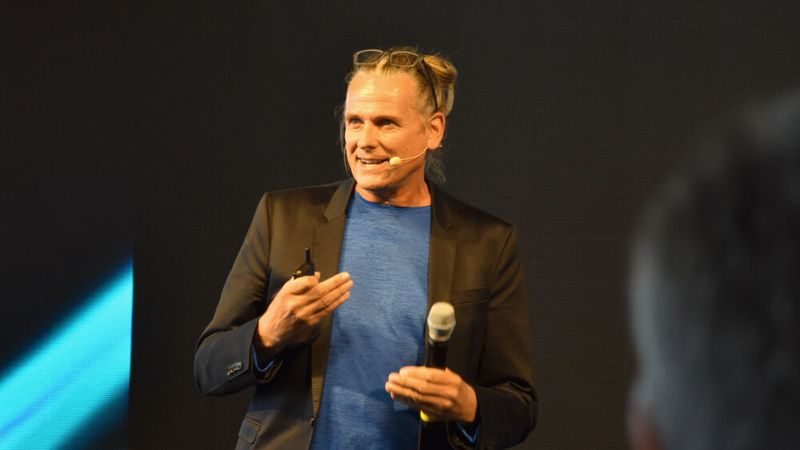 Achim Badstübner, Leiter Exterieur Creation bei Mercedes, sprach über den Design-Prozess neuer Fahrzeuge. (Bild: Simon – VCG)