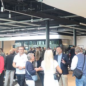 Rund 200 Gäste waren zur Business-Eröffnung gekommen.(Bild:  Grimm – VCG)