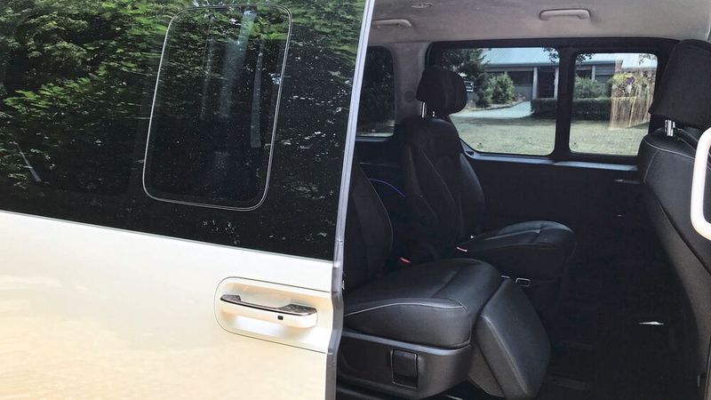 Wie die Heckklappe öffnen und schließen auch die beiden Schiebetüren elektrisch. (Bild: Wolfgang Michel – VCG)