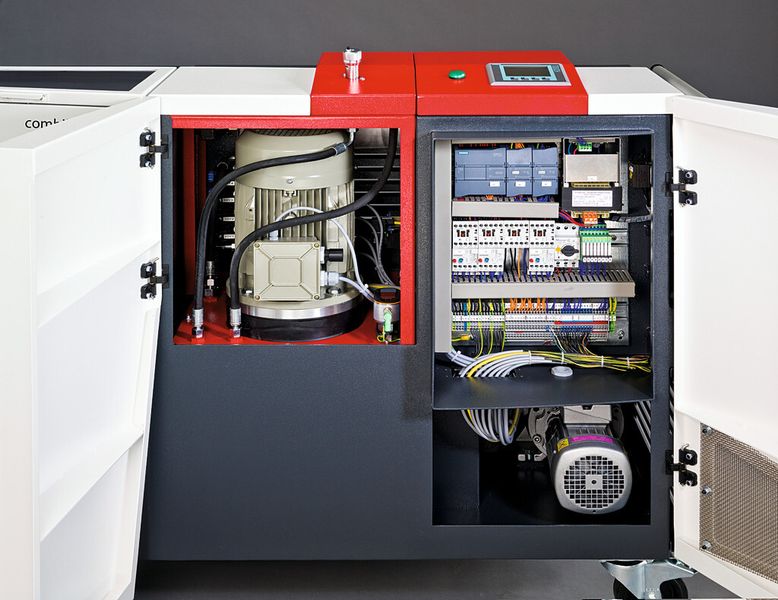 Im Vergleich zu konventionellen Schraubenspindelpumpen arbeitet die Regelkolbenpumpe (sitzt versteckt im Reintank) des Aggregats deutlich energieeffizienter. So heizt sie den Kühlschmierstoff um bis zu 15 °C weniger auf. (Bild: Müller Hydraulik)