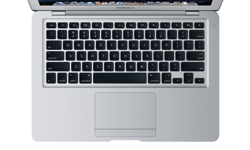 Zur Eingabe bietet das Apple MacBook Air eine hervorragende, großzügig dimensionierte Tastatur und ein großes, Multitouch-fähiges Trackpad, auf dem sogar 4-Finger-Gesten möglich sind. (Archiv: Vogel Business Media)