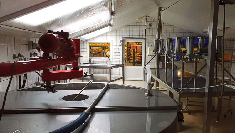 Die IoT-Gateways erfassen und protokollieren im Käsehof Rozenburg alle Alarmierungen und Abweichungen der Produktion. (Bild: FP Inovolabs)