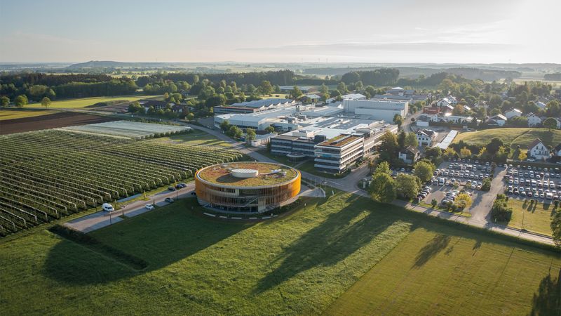 Mayr Antriebstechnik investiert in den Heimatstandort Mauerstetten und schließt mit dem Bau der Halle 9b eine Lücke im Masterplan.(Bild:  Mayr Antriebstechnik)