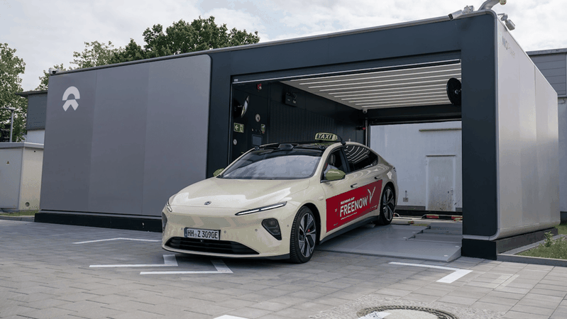 Nio betreibt mehrere Tausend Stationen für einen Batterietausch – gut 20 davon in Deutschland. Global hat sich das Konzept noch nicht durchgesetzt.(Bild:  Nio Deutschland)