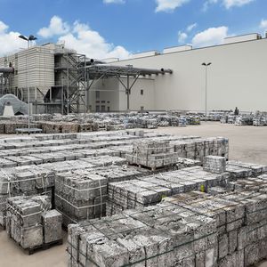 Das Recyclingwerk in Nachterstedt gibt Novelis die Möglichkeiten eine große Anzahl an Schrotten verarbeiten zu können. Damit wird eine effizientere Kreislaufwirtschaft ermöglicht und der Schrottverbrauch in Europa erheblich gesteigert.