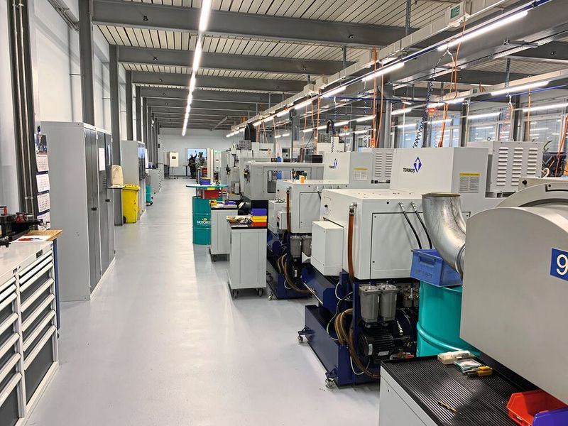 Le parc machines du CAAJ est composé d'une cinquantaines de machines données pour la plupart par les entreprises qui soutiennent le centre de formation. (Source : CAAJ Moutier)