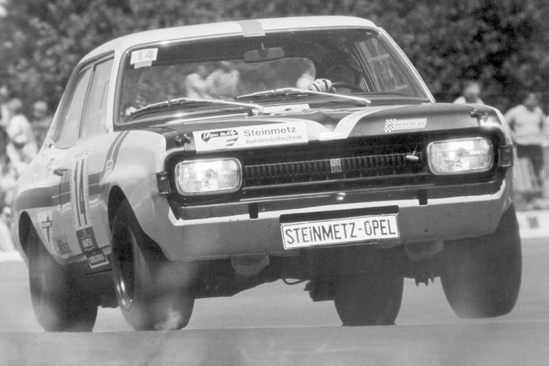 Ein Opel Commodore A Limousine von Steinmetz – mit Gerd Koch anlässlich des Opel-Markenpokals 1970. (Opel)