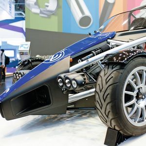 In der Automobilherstellung tragen Rohre zum Leichtbau bei.