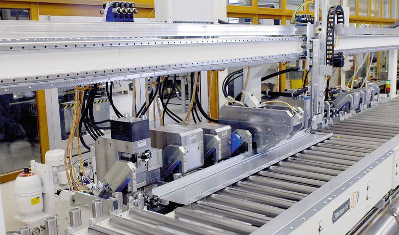 Ottemeier-Formstanzanlage mit automatisiertem Materialtransport. (Bild: Ottemeier)
