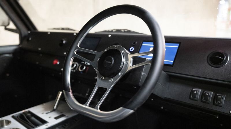 Das Cockpit des MK1 ist übersichtlich eingerichtet. (Bild: Munro Vehicles)