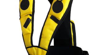 Lydia Voice Wear ist ein neues Tragesystem, in dem alle technischen Komponenten für die sprachgeführte Kommissionierung integriert und vor Umwelteinflüssen geschützt sind. (Bild: Topsystem)