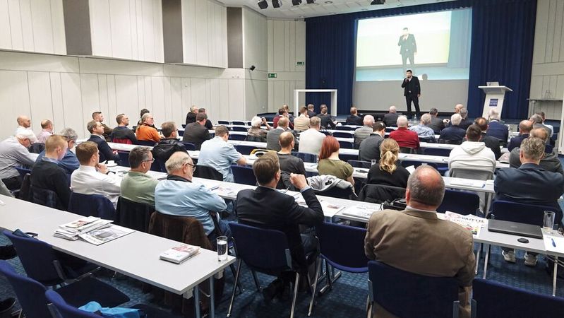 Nach einer Corona-Pause fand in diesem Jahr im Umfeld der Techno Classica in Essen wieder ein Oldtimerkongress statt.(Bild:  Dominsky –  »kfz-betrieb«)