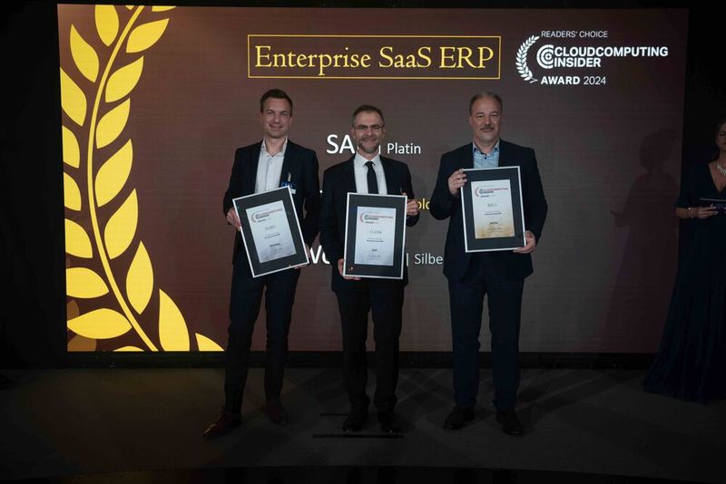 ... die an Florian Zeller (Workday), Pascal Prassol (SAP) und Benedikt Leder (DATEV) überreicht werden.  (Bild: Manuel Emme Fotografie)