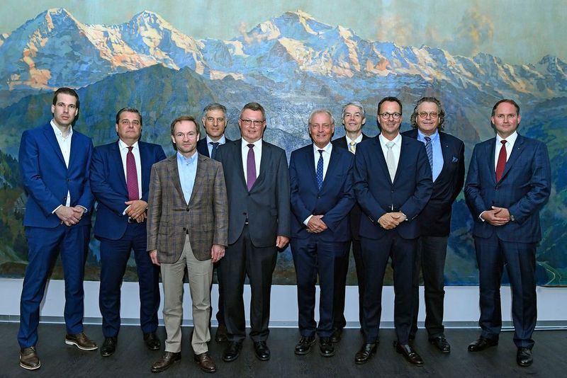 Vorstand und Geschäftführung des neuen Verbandes Swiss Medtech (v.l.n.r.): Roman Iselin, Johnson & Johnson, Harald Schatzl, Mediwar AG, Beat Egli, Zimmer Biomet, Peter Biedermann, Geschäftsführer, Nationalrat Urs Gasche, Co-Präsident, PD Dr. med. Rubino Mordasini, Co-Präsident, Dr. Gerhard Bauer, Straumann AG, Jörg Baumann, Stellv. Geschäftsführer, Prof. Dr. Lutz-Peter Nolte, Universität Bern, Simon Michel, Ypsomed AG.  (Peter Mosimann / Swiss Medtech)