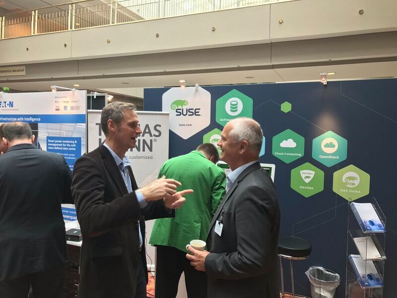 Lebhaftes Gespräch am Stand von Suse. (Vogel IT-Medien)