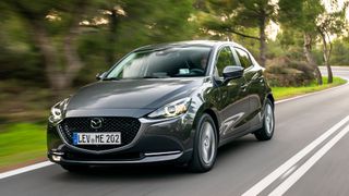 Wegen fehlerhafter CoC-Papiere gibt es einen Rückruf unter anderem beim Mazda 2. (Bild: davidlfsmith)