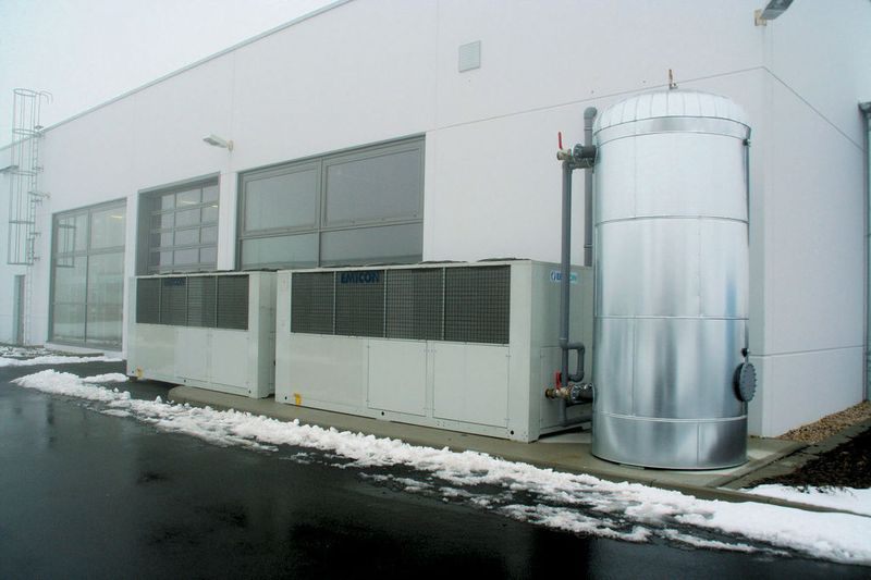 Neben diversen Optionen von Kühlkonzepten bietet Vomat die kaltwasserbetriebene Kühlung als individuelle Lösung mit externem Wasserkreislauf.  (Bild: Vomat)
