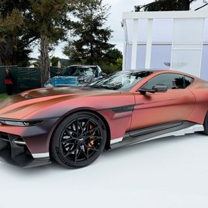 Der Aston Martin Valen trägt zwar noch die Gene des Vanquish, sieht aber deutlich schärfer aus. (Bild: SP-X/Benjamin Bessinger)