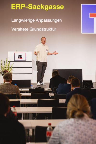 Impressionen vom 24. Würzburger EMS-Tag: Im Mittelpunkt standen aktuelle Branchenthemen, praxisnahe Impulse und insbesondere der persönliche Austausch innerhalb der EMS-Community. (Bild: Stefan Bausewein)