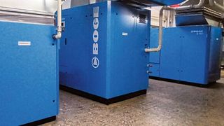 Weidmüller hat für zahlreiche Prozesse im Unternehmen fünf separate Druckluftnetze installiert, in die jeweils bis zu sieben Kompressoren und weitere Komponenten integriert sind. (Bild: Weidmüller)