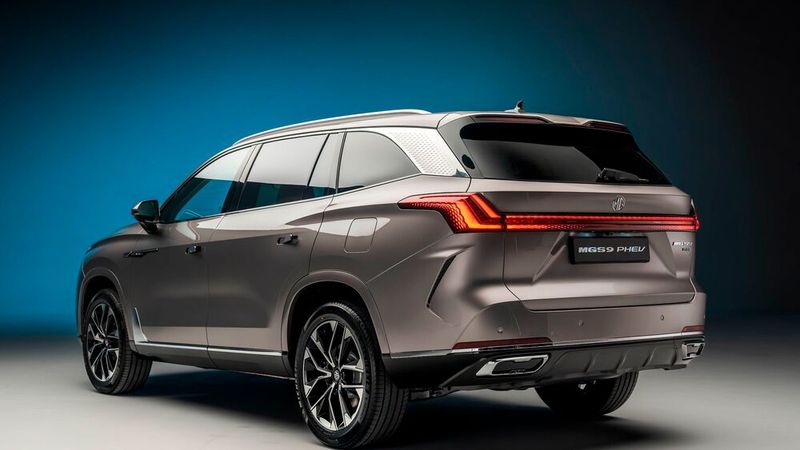 Das durchgehende Rücklicht verleiht dem MGS9 ein gewisses Etwas. (Bild: MG Motor)