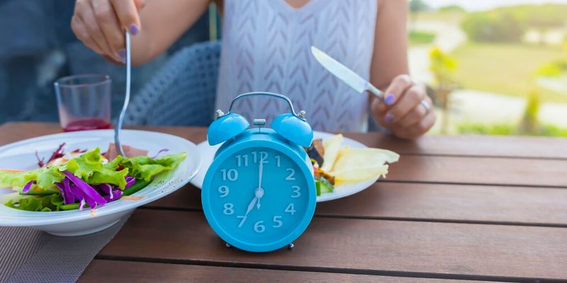 Beim Intervallfasten spielt auch die Energiebilanz eine Rolle. (Bild: ©  SASITHORN - stock.adobe.com)