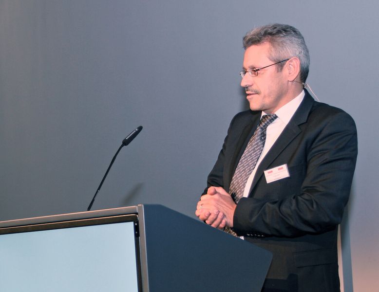Peter Petri, Managing Director der Walter (Schweiz) AG, stellte vor allem die Walter-Produktpalette vor. (Bild: Anne Richter, SMM)
