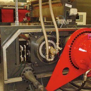 Das von der RADO Gummi GmbH entwickelte Maschinenverfahren mischt die Inhaltsstoffe einer Kautschukrezeptur schnell und effektiv zu einem homogenen Teig. Für den Innenmischer werden Hägglunds Hydraulikmotoren von Rexroth eingesetzt.