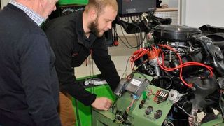 Seit diesem Jahr ergänz das Klassik-Schulungsangebot der TAK auch ein Kurs speziell für Youngtimertechnik. (Dominsky)
