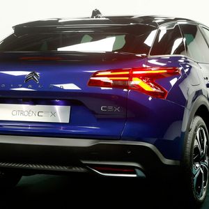 Der C5 X hat ein maximales Kofferraumvolumen von 1.640 Litern. Damit übertrifft er nicht nur den alten C5 Tourer, sondern viele Lifestyle-Kombis aus dem Mittelklasse-Segment.(Bild:  Citroën)