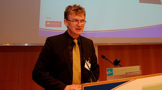 Respekte zollte Martin Bierdümpfl, Direktor Markenkommunikation, Nissan Center Europe, der Aufbauleistung. (Archiv: Vogel Business Media)