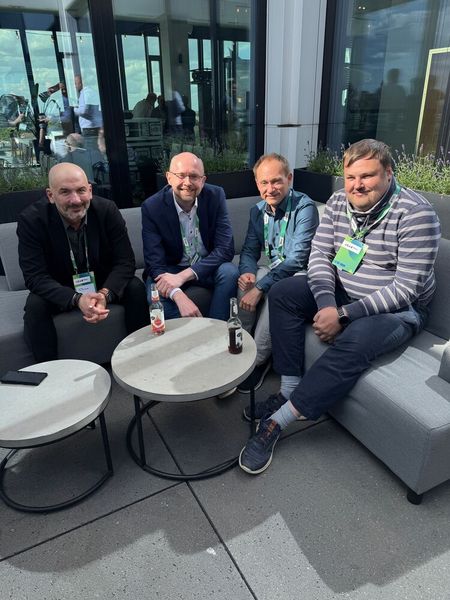 (v. l.) Irfan Haydarlioglu (ARTADA), Björn Stromberg (DATA-Systems), Matthias Schüring (dia-systems) und Björn Stöckmann (DATA-Systems) (Bild: Vogel IT-Medien GmbH)