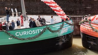 Bei dem feierlichen Taufakt der beiden neuesten Flottenzuwächse der HGK Shipping waren zahlreiche Gäste und Partner, darunter Vertreter der Stadt Köln sowie von Covestro zugegen. (Bild: HGK Shipping / Christian Huhn)